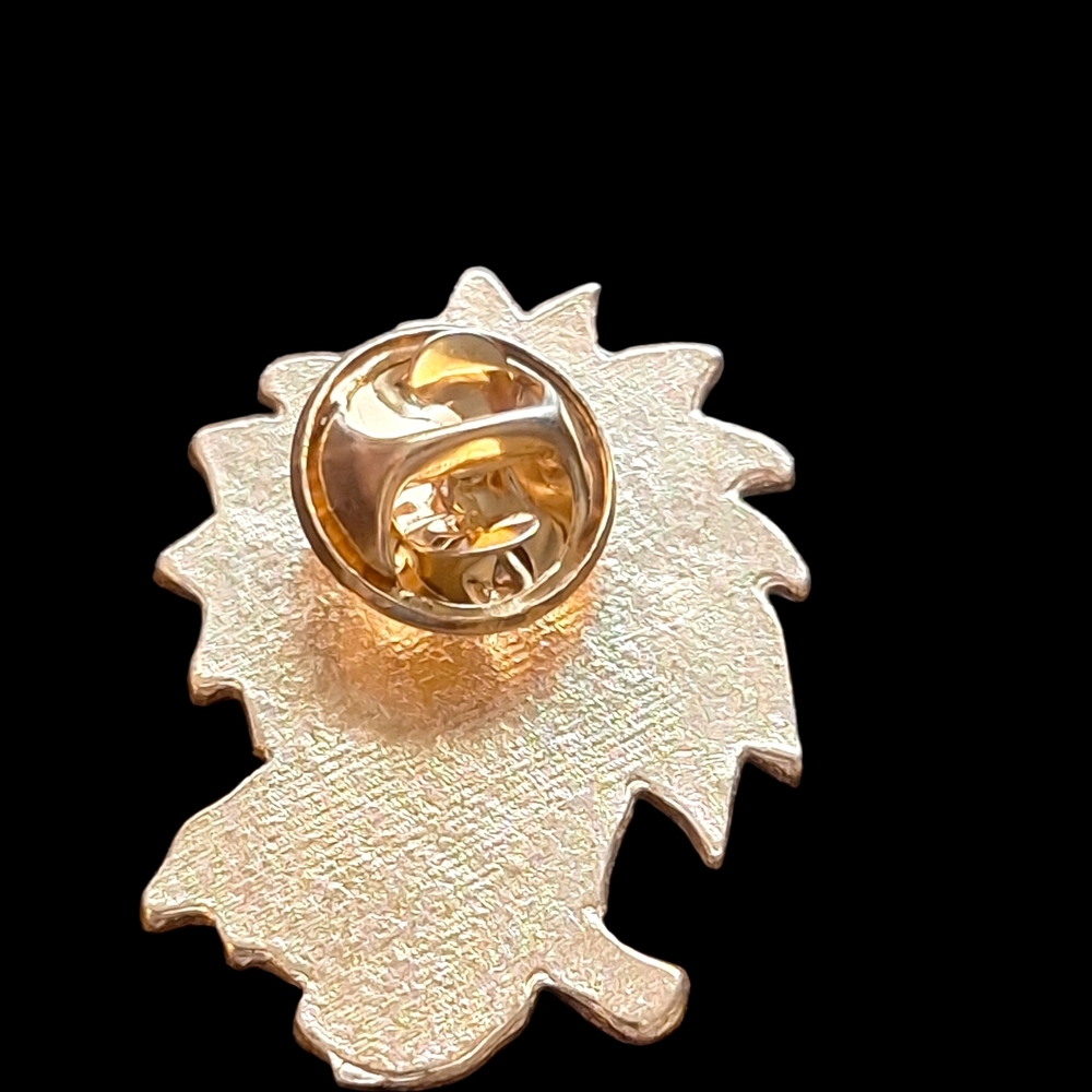 Vintage Sunflower Enamel Pin - Picture 4 of 5